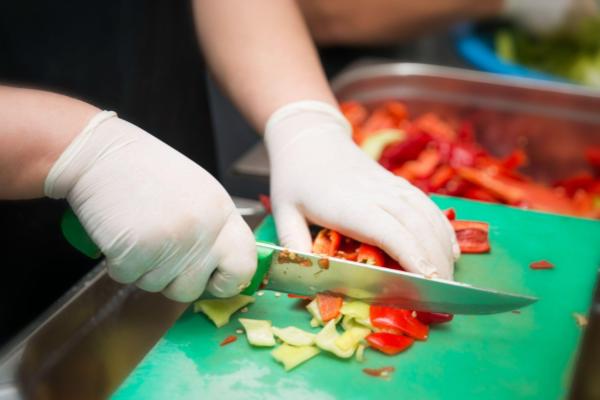 Cutting peppers 